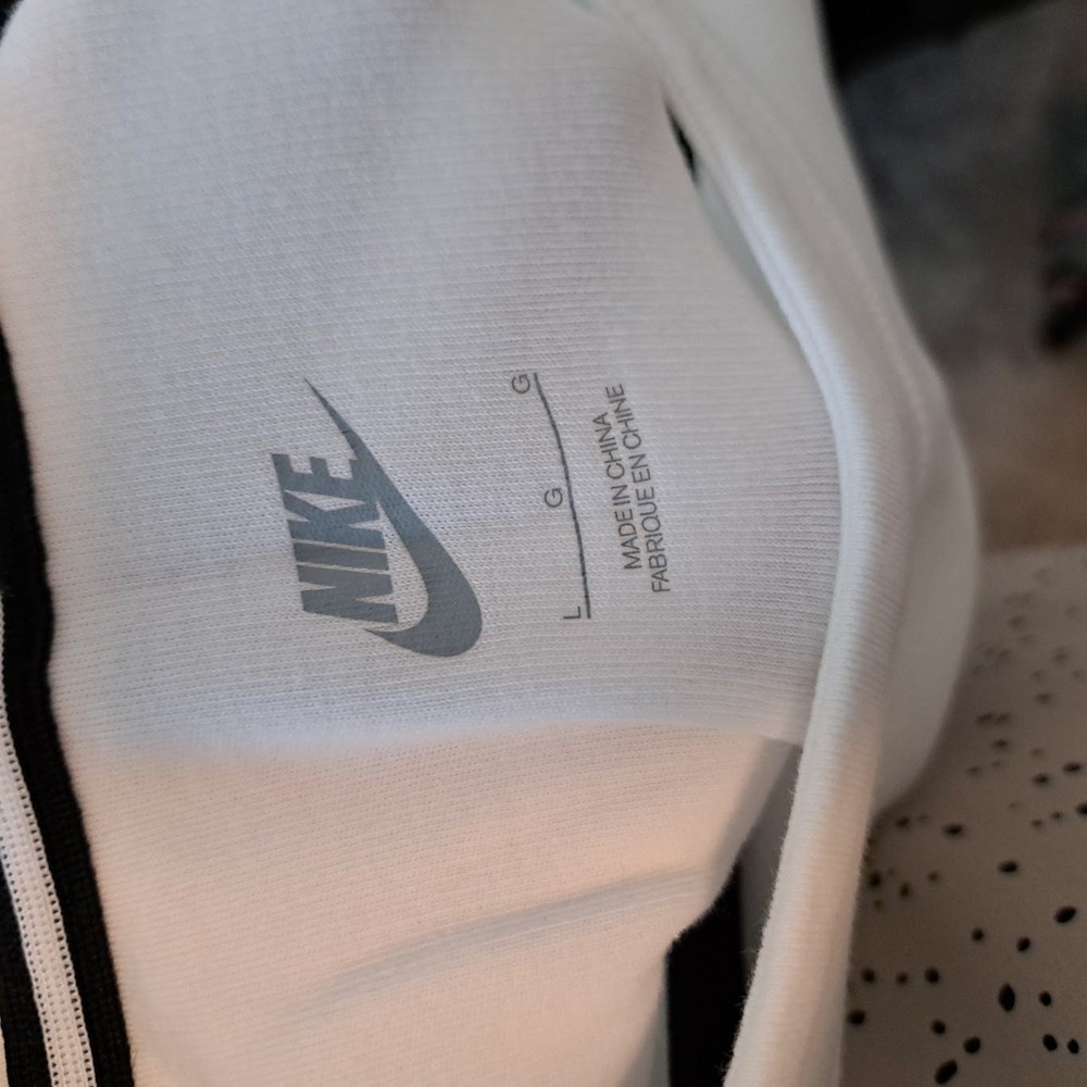 Nike Womens Long Sleeve Graphic T-Shirt White Silver Sequin Logo Top Large - Picture 4 of 4